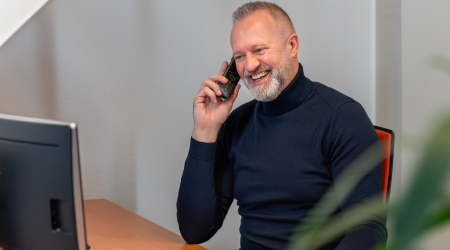 ondernemer aan het bellen