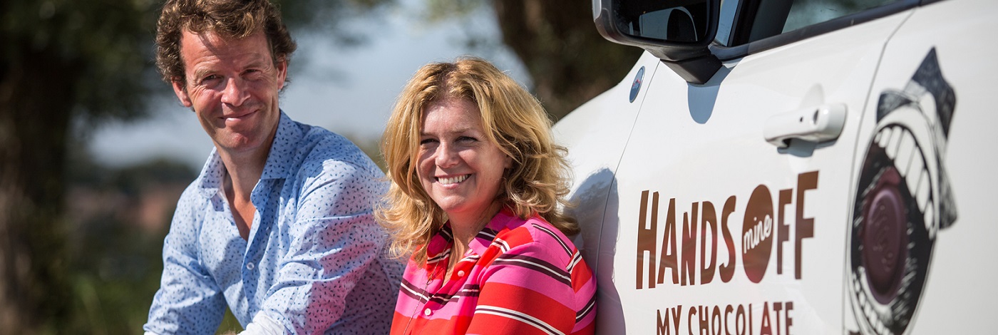 Ondernemer aan het werk voor hun auto