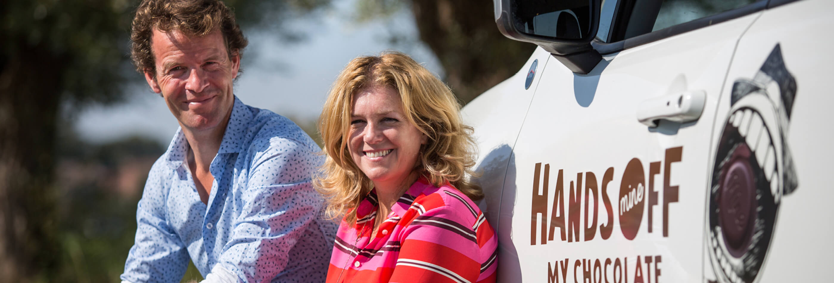 ondernemers bij een auto