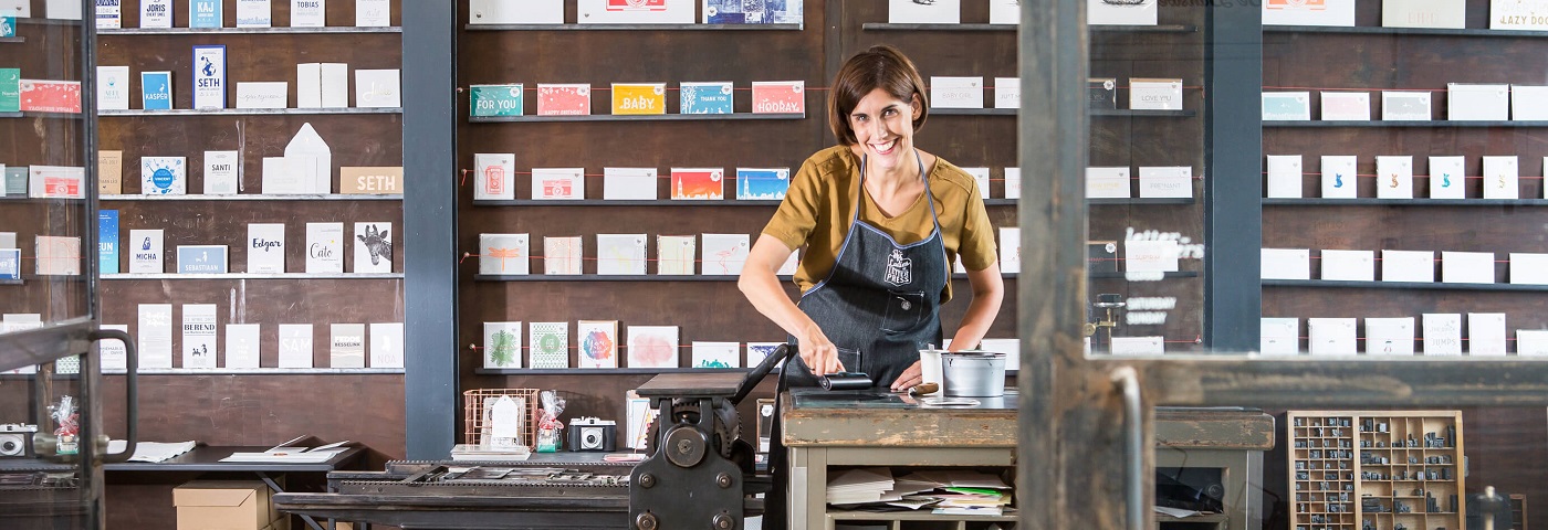 ondernemer in een drukkerij